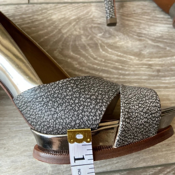 BCBGMAXAZRIA Pebbled Leather Peep Toe Platform Pumps - Picture 15 of 15